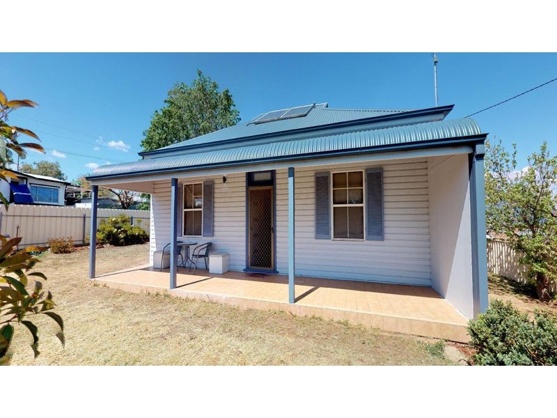 19 Fitzroy St, Junee NSW 2663