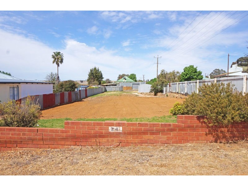 24 Thomas St, Junee NSW 2663