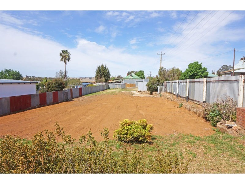 24 Thomas St, Junee NSW 2663
