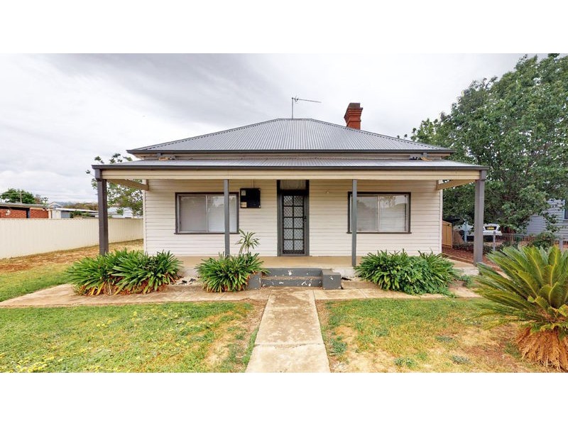 65 Regent Street, Junee NSW 2663