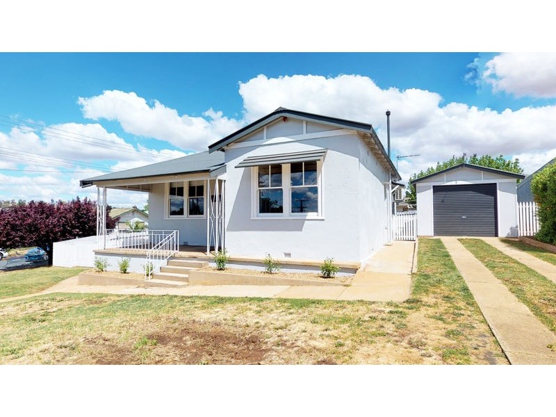 2 Gallipoli Ave, Junee NSW 2663