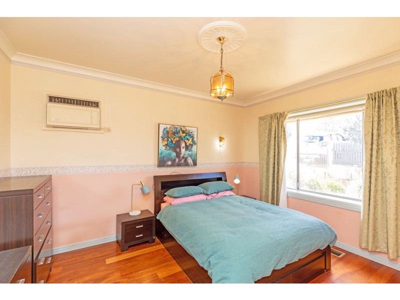 16 Knight Street, Junee NSW 2663