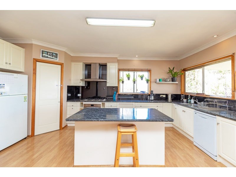 16 Knight Street, Junee NSW 2663