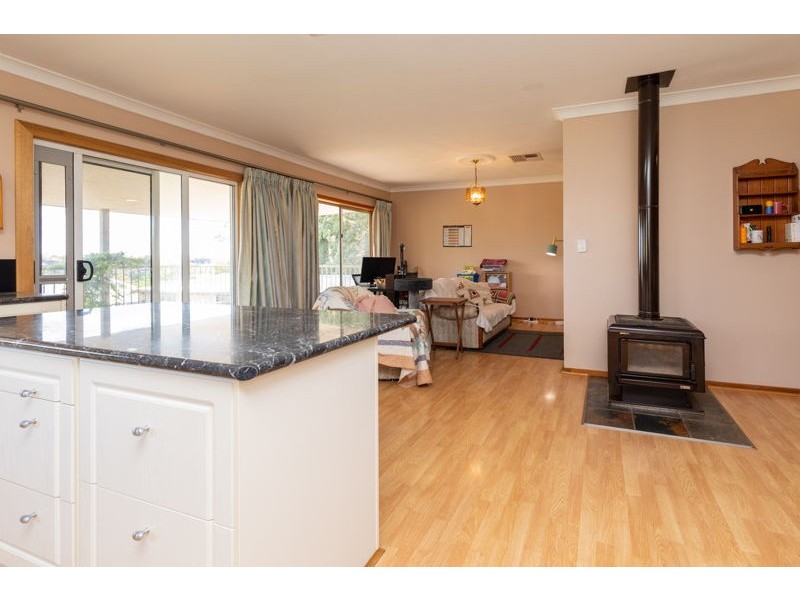 16 Knight Street, Junee NSW 2663