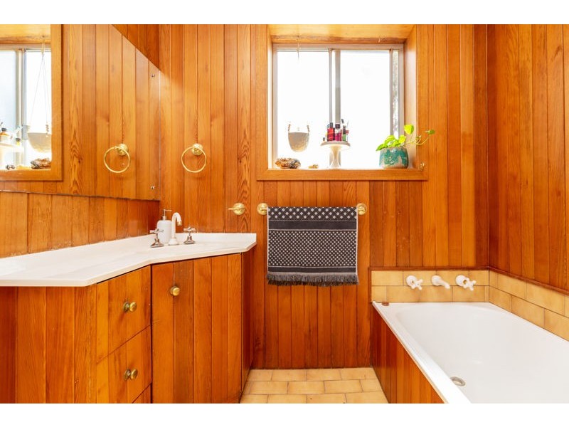 16 Knight Street, Junee NSW 2663