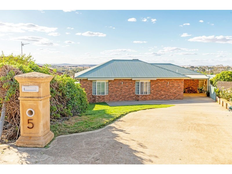 5 Cassia Way, Junee NSW 2663