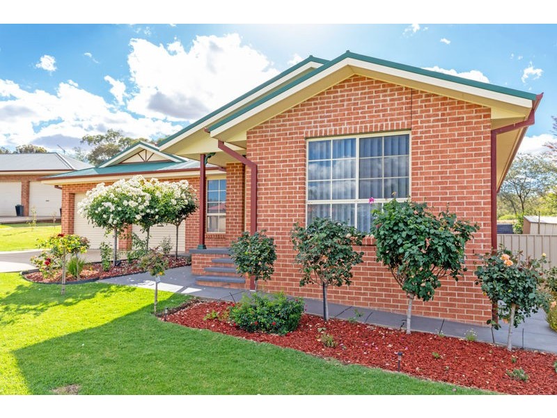5 Pike Place, Junee NSW 2663