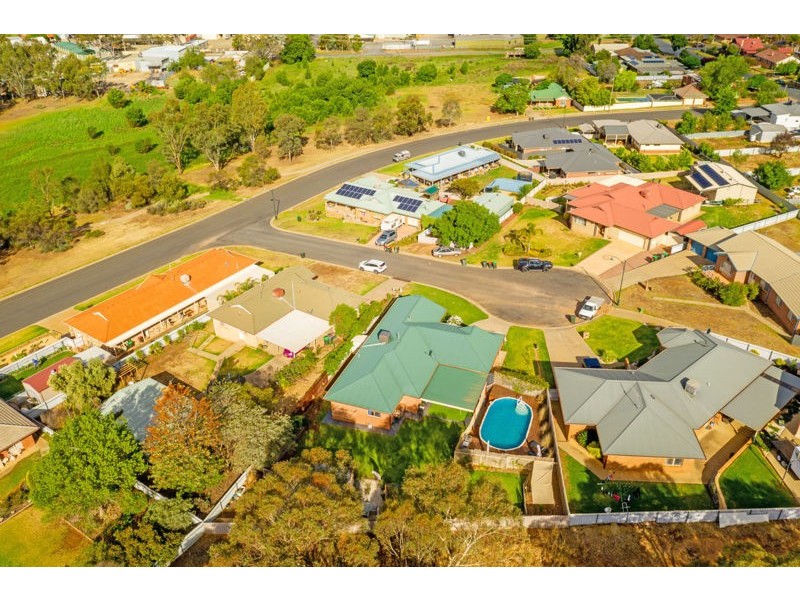 5 Pike Place, Junee NSW 2663