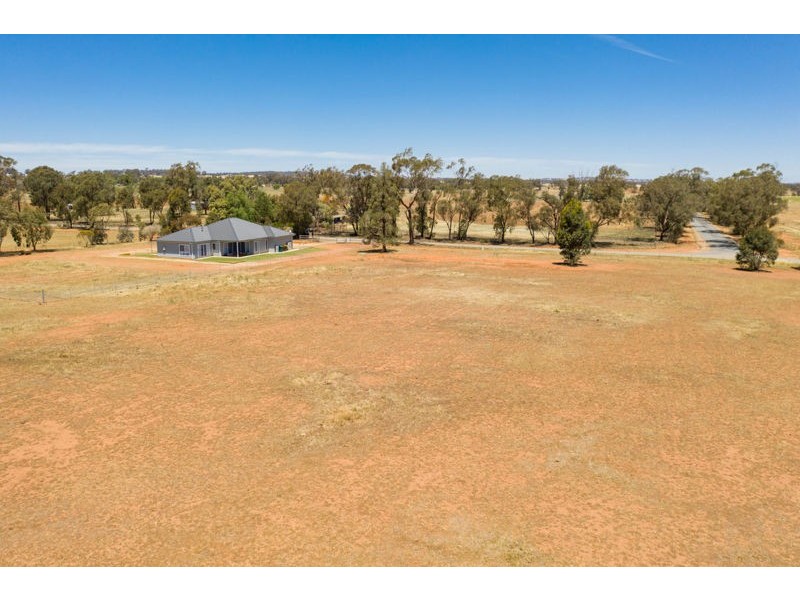 14 Jerricks Lane, Coolamon NSW 2701