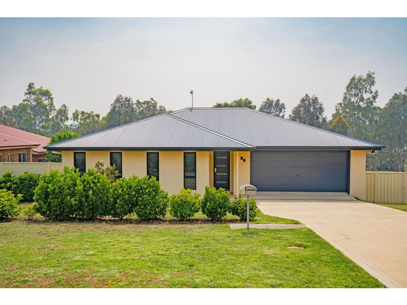 41 John Potts Dr, Junee NSW 2663