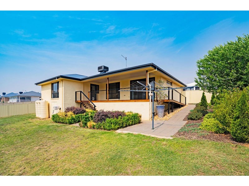 41 John Potts Dr, Junee NSW 2663