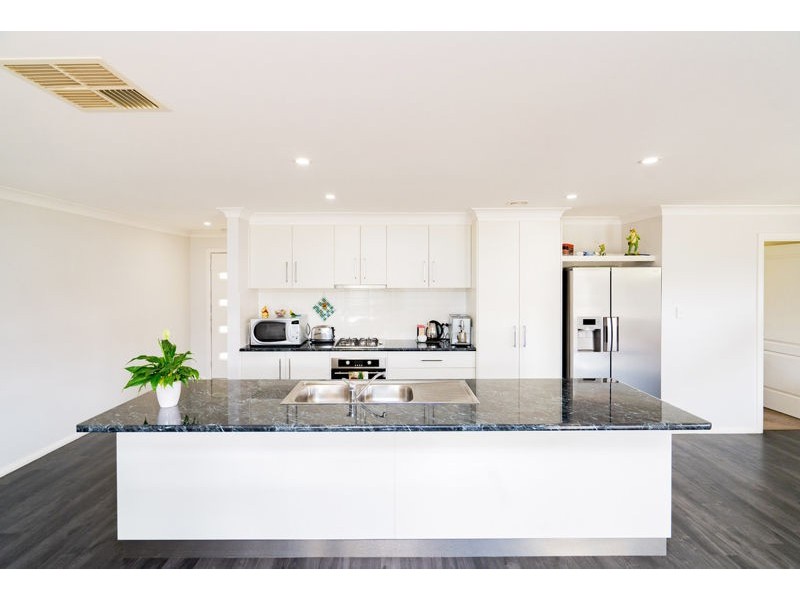 41 John Potts Dr, Junee NSW 2663