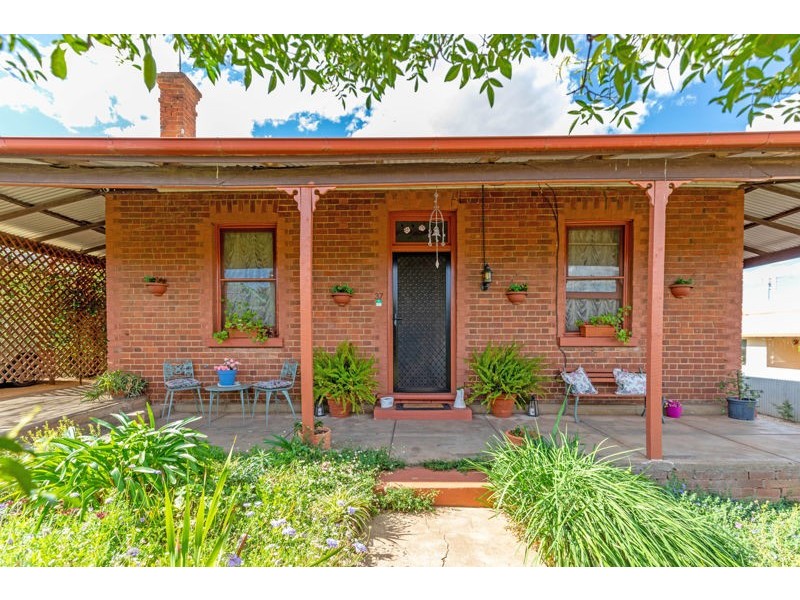 37 Thomas Street, Junee NSW 2663
