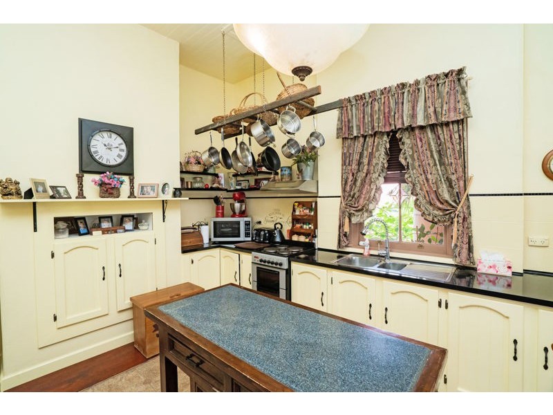 37 Thomas Street, Junee NSW 2663