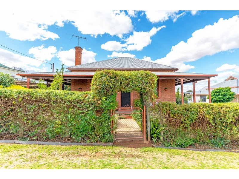 37 Thomas Street, Junee NSW 2663