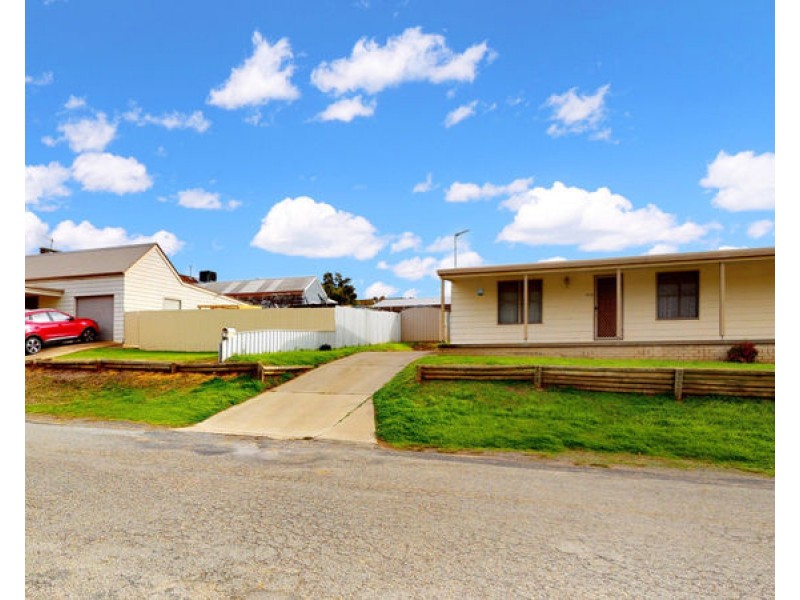 9 & 9A Thomas St, Junee NSW 2663