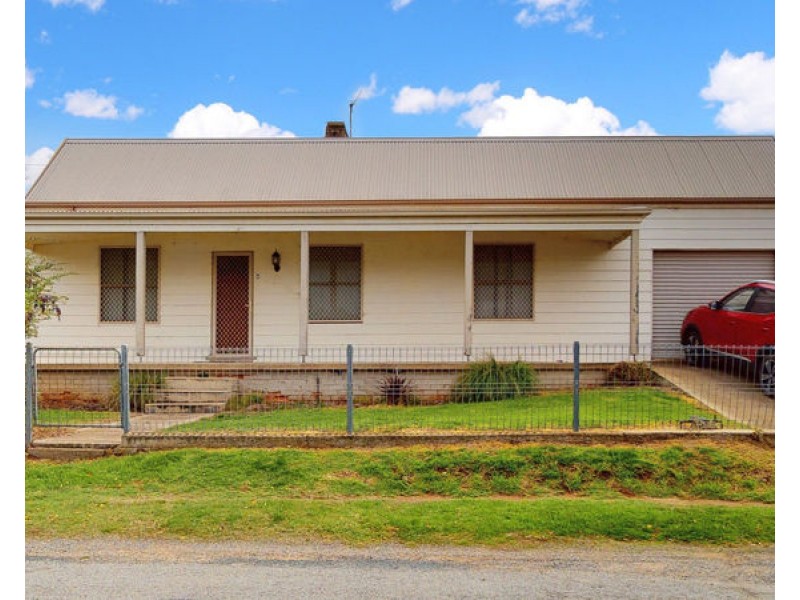 9 & 9A Thomas St, Junee NSW 2663