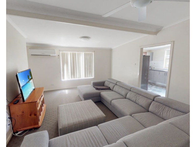 9 & 9A Thomas St, Junee NSW 2663