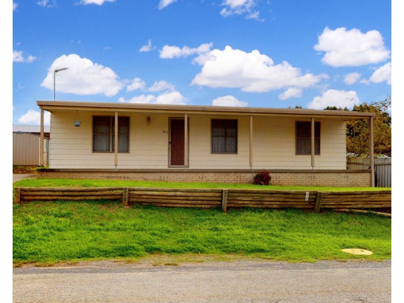 9 & 9A Thomas St, Junee NSW 2663