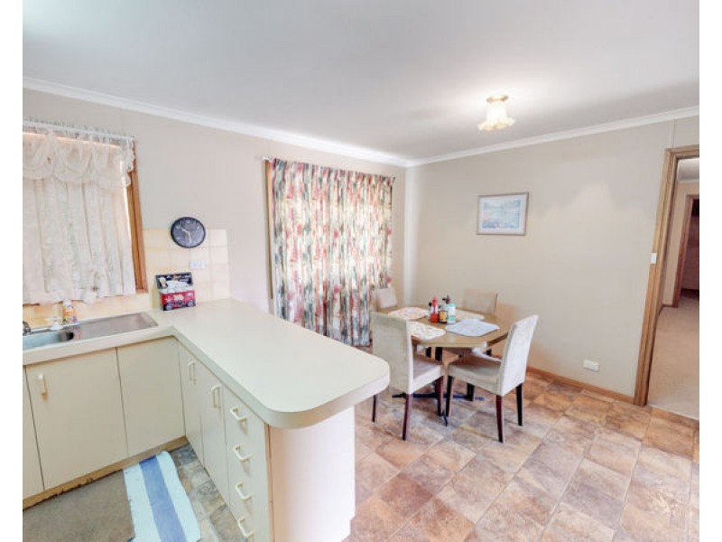 9 & 9A Thomas St, Junee NSW 2663
