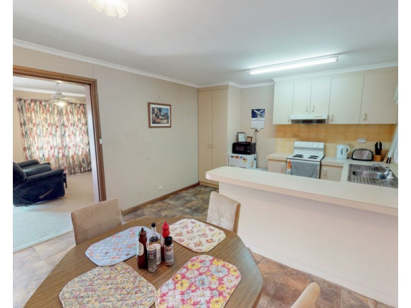 9 & 9A Thomas St, Junee NSW 2663
