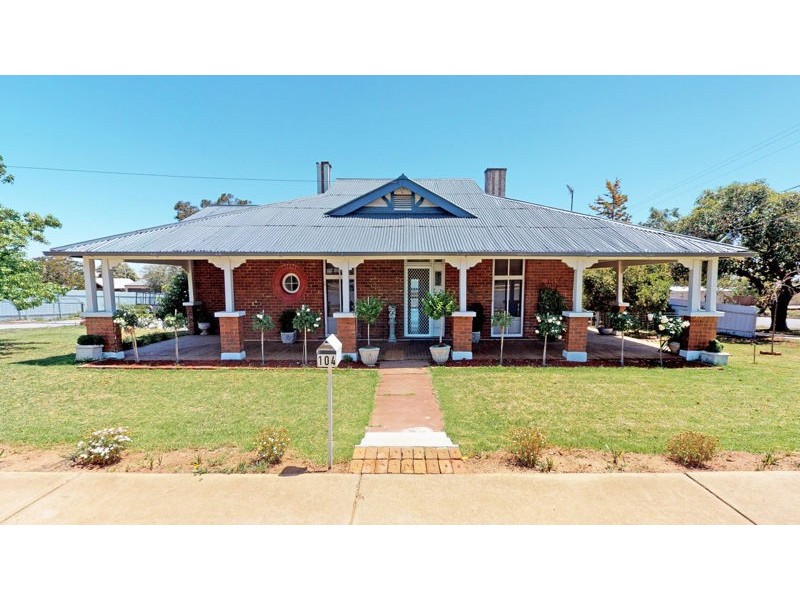 102 – 104 Methul Street, Coolamon NSW 2701