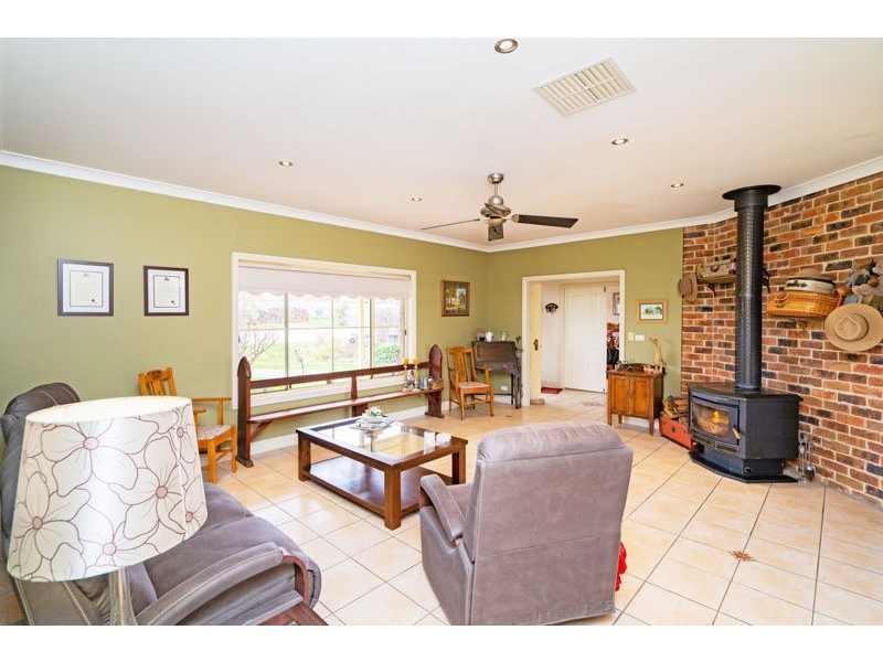 61 Tathra Dr, Junee NSW 2663