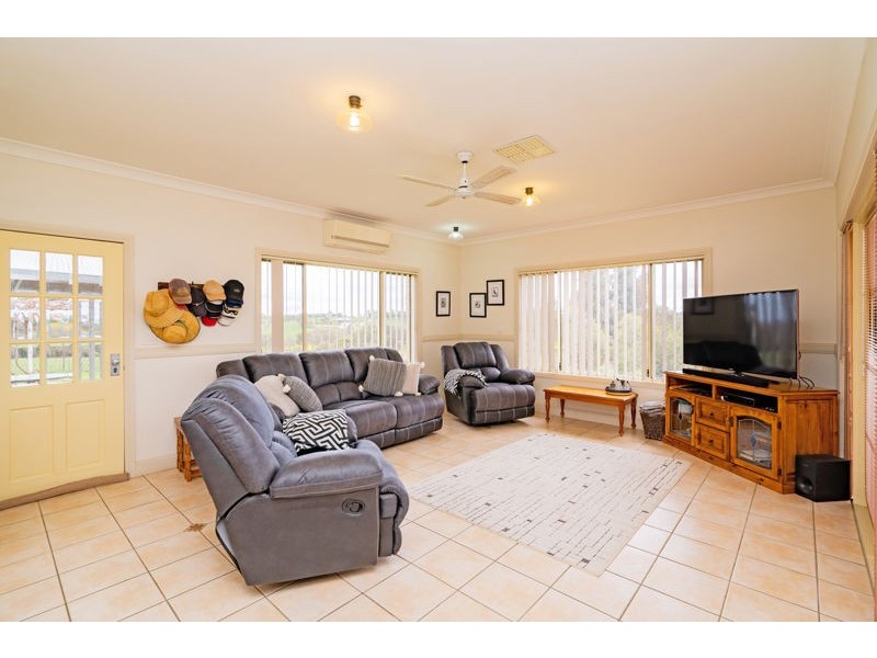 61 Tathra Dr, Junee NSW 2663