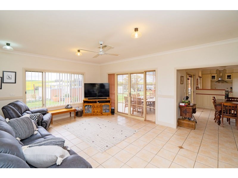 61 Tathra Dr, Junee NSW 2663