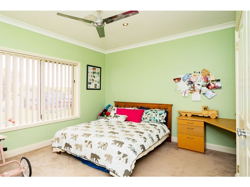 61 Tathra Dr, Junee NSW 2663