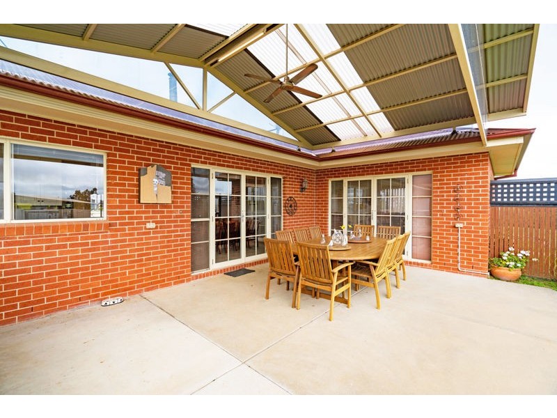 61 Tathra Dr, Junee NSW 2663