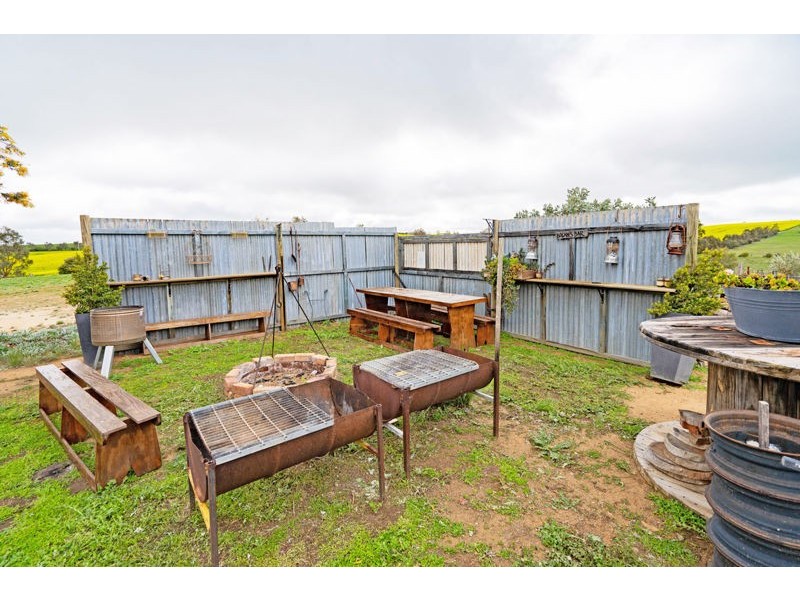 61 Tathra Dr, Junee NSW 2663