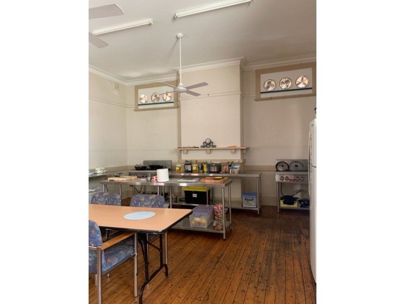 6 Humphrys Street, Junee NSW 2663