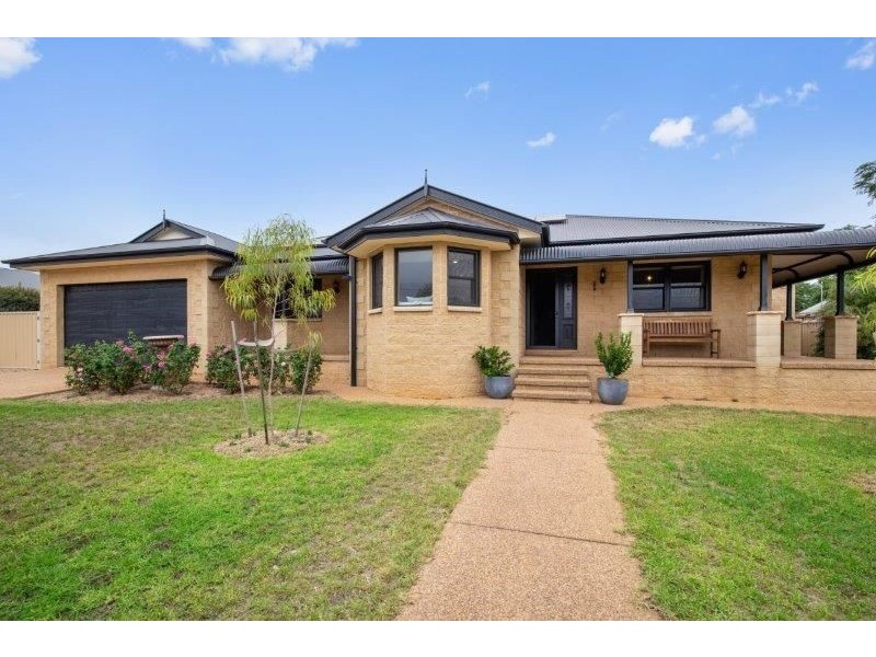 7 Stinson Street, Coolamon NSW 2701