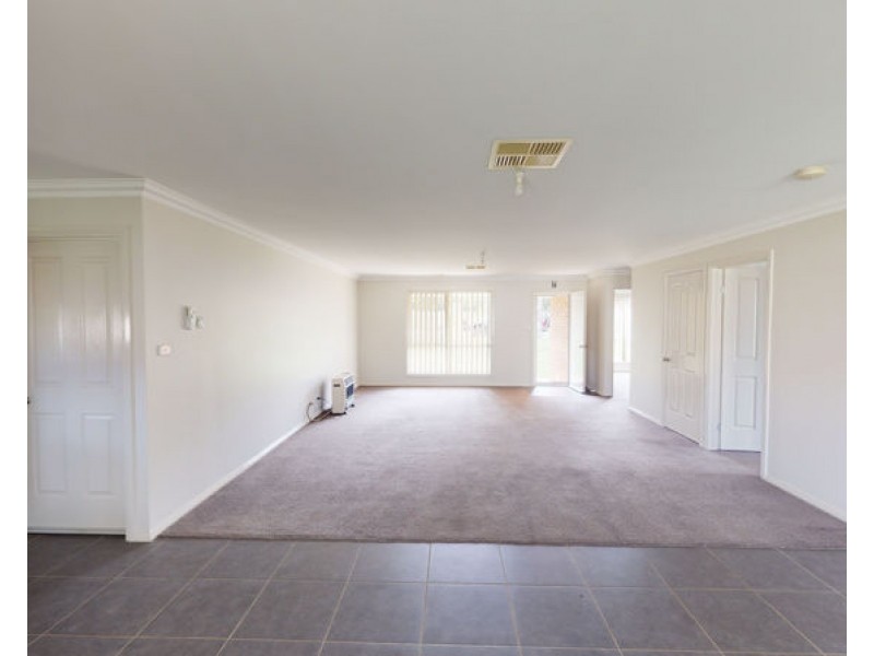 16 Marquis Street, Junee NSW 2663