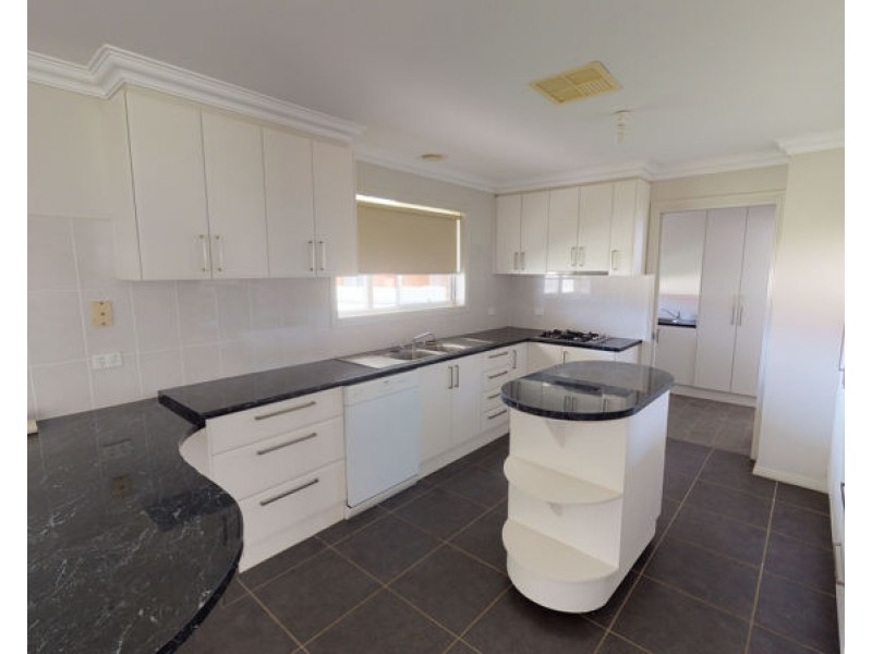 16 Marquis Street, Junee NSW 2663