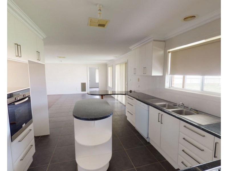 16 Marquis Street, Junee NSW 2663