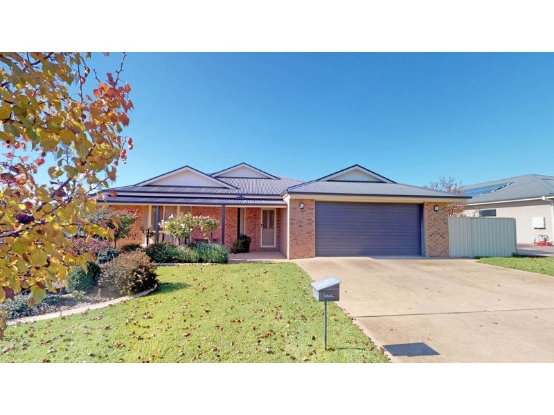 11 Adams Street, Junee NSW 2663