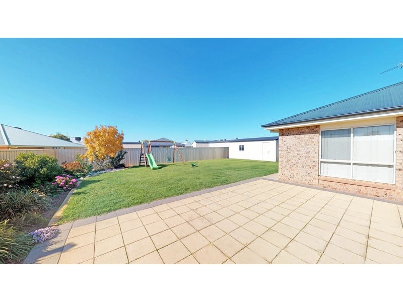 11 Adams Street, Junee NSW 2663