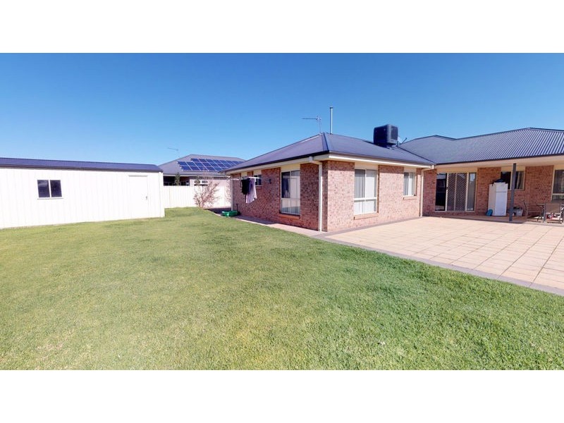 11 Adams Street, Junee NSW 2663