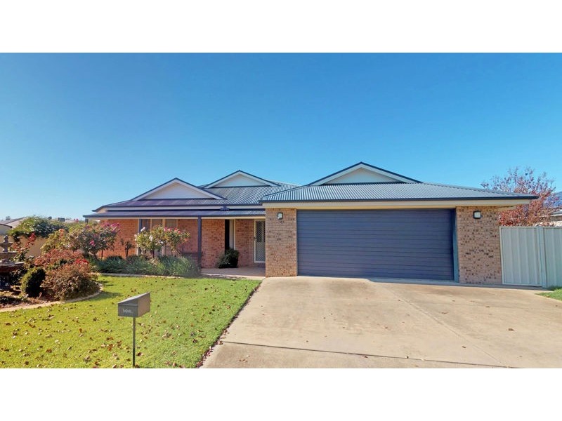 11 Adams Street, Junee NSW 2663