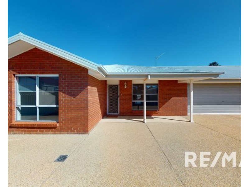 2/18 Marquis Street, Junee NSW 2663