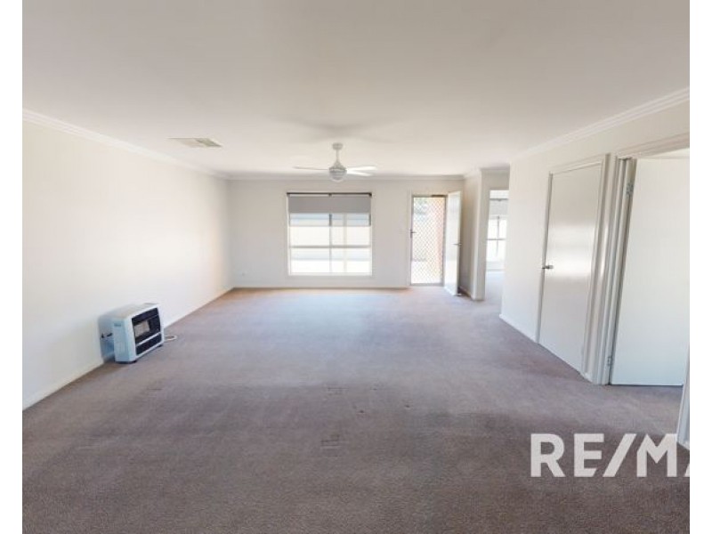 2/18 Marquis Street, Junee NSW 2663