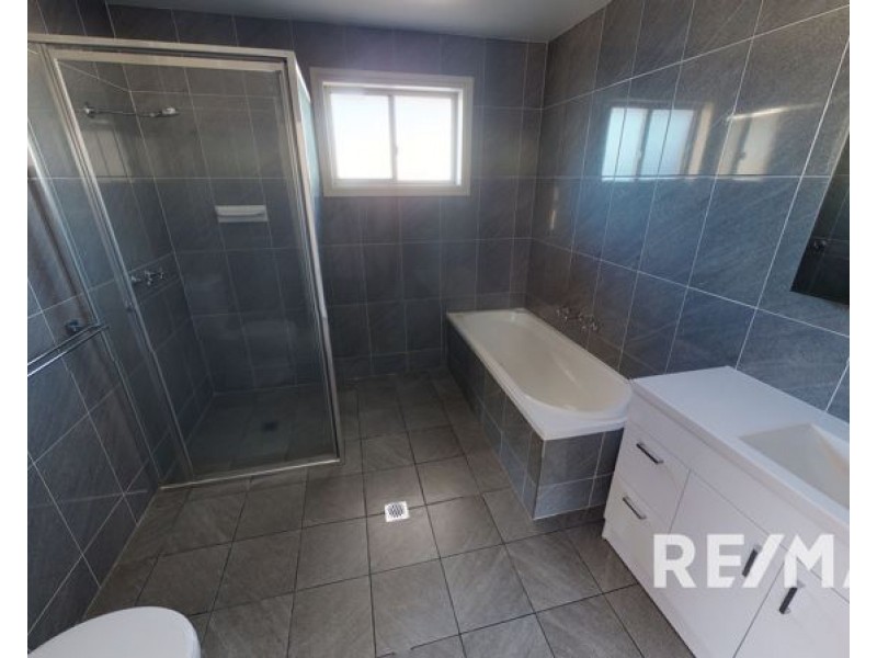 2/18 Marquis Street, Junee NSW 2663