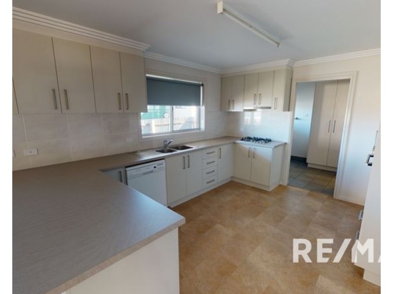 2/18 Marquis Street, Junee NSW 2663