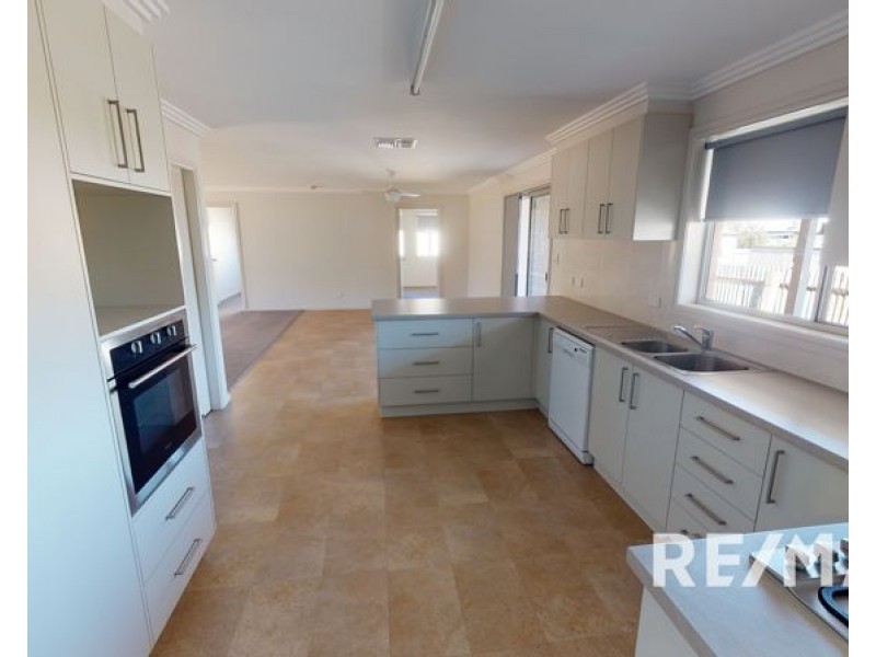 2/18 Marquis Street, Junee NSW 2663