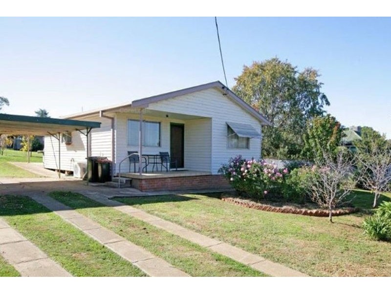 29 Hammond Street, Junee NSW 2663