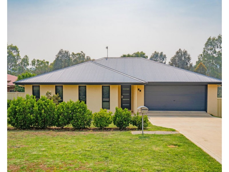 41 John Potts Dr, Junee NSW 2663