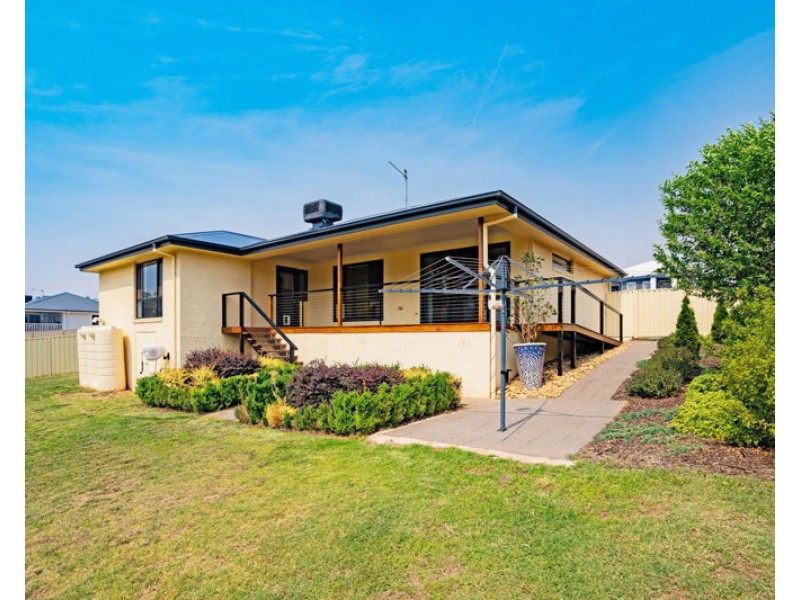 41 John Potts Dr, Junee NSW 2663