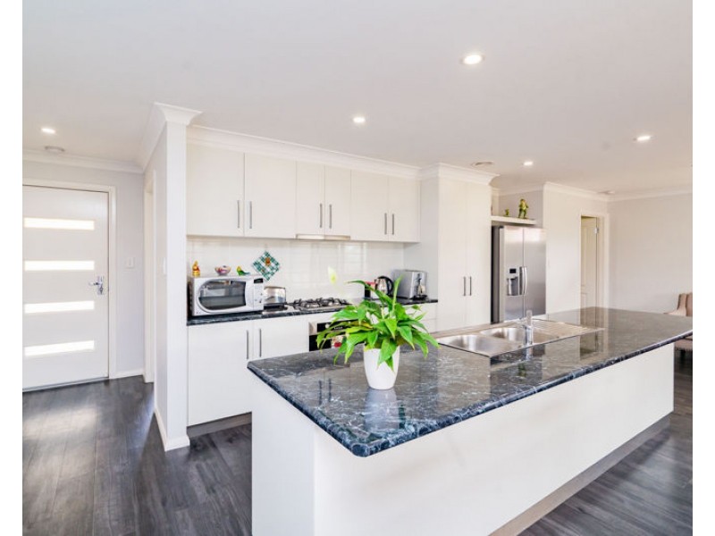 41 John Potts Dr, Junee NSW 2663